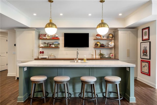 4823 Layfield Dr, Dunwoody, GA 30338 - indoor wet bar with dark wood finished floors, pendant lighting, baseboards, a tray ceiling, and recessed lighting