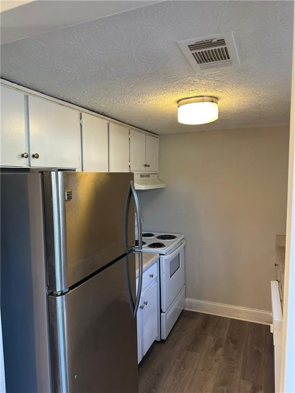 kitchen with a textured ceiling, electric stove, white cabinets, dark hardwood / wood-style floors, and stainless steel refrigerator