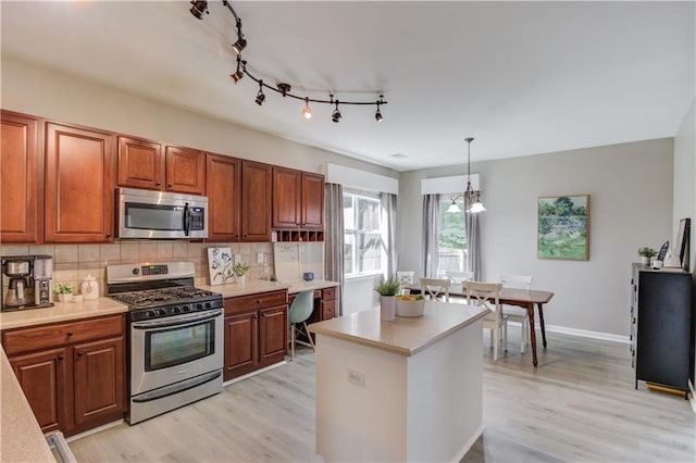 4092 Duran Ln, Auburn, GA 30011 - kitchen featuring stainless steel appliances, light wood-type flooring, backsplash, and light countertops