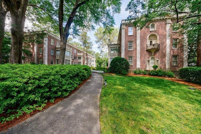 2260 Peachtree Rd NW Unit B4, Atlanta, GA 30309 - view of community with a yard