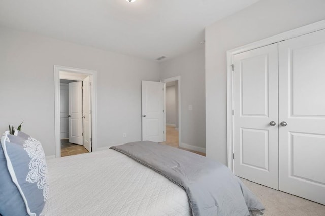 bedroom featuring baseboards and a closet