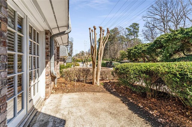 1106 Hampton Way NE, Atlanta, GA 30324 - view of patio / terrace