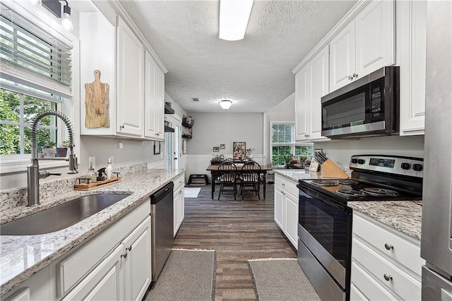 119 Ashley Way, Jefferson, GA 30549 - kitchen with appliances with stainless steel finishes, a sink, a textured ceiling, dark wood finished floors, and white cabinetry