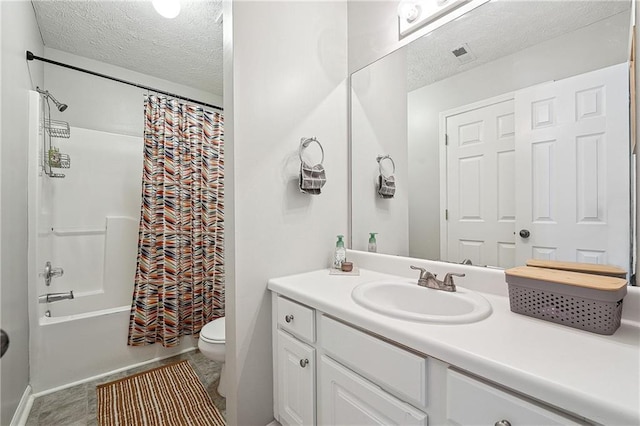 119 Ashley Way, Jefferson, GA 30549 - full bathroom featuring a textured ceiling, toilet, vanity, shower / bath combo with shower curtain, and baseboards