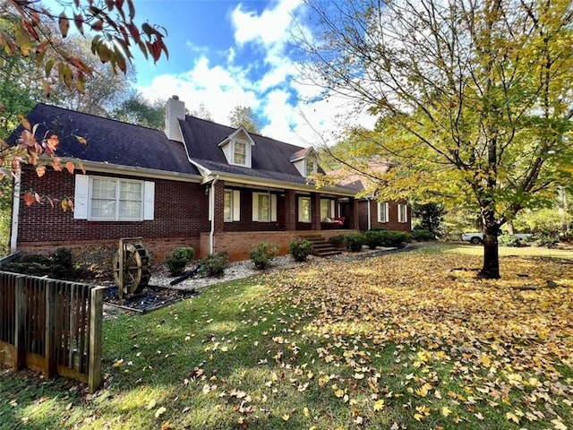 view of front facade featuring a front lawn