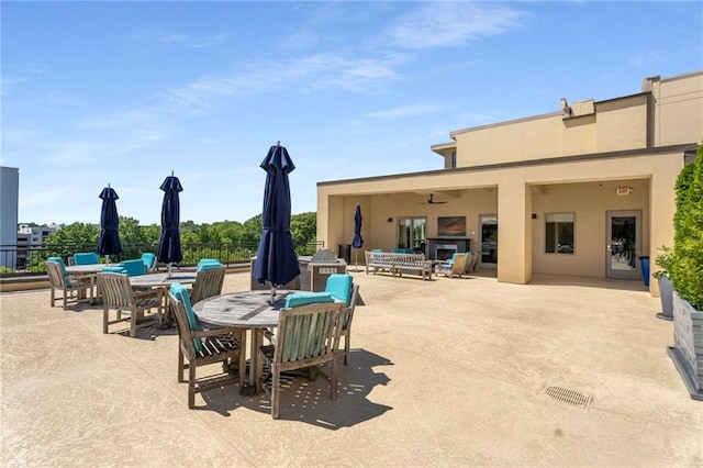 view of patio featuring outdoor lounge area, fence, and a ceiling fan