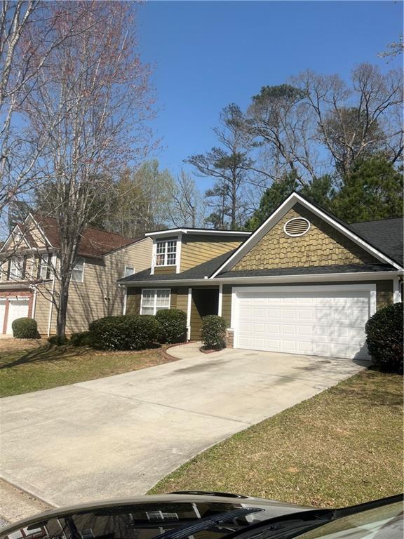 view of front of home with driveway and a garage