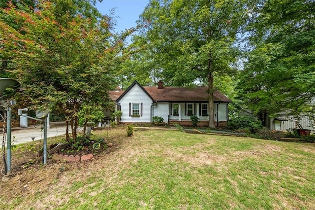 view of front of house with a front yard