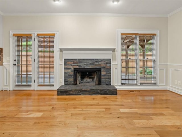 4515 N Slope Cir, Marietta, GA 30066 - unfurnished living room featuring wood finished floors, plenty of natural light, and ornamental molding