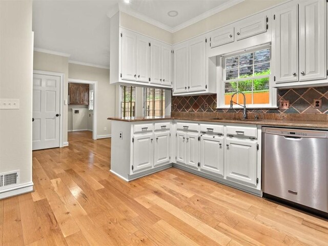 4515 N Slope Cir, Marietta, GA 30066 - kitchen with stainless steel dishwasher, crown molding, a sink, dark countertops, and visible vents
