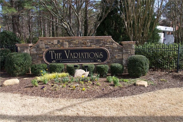 view of community / neighborhood sign