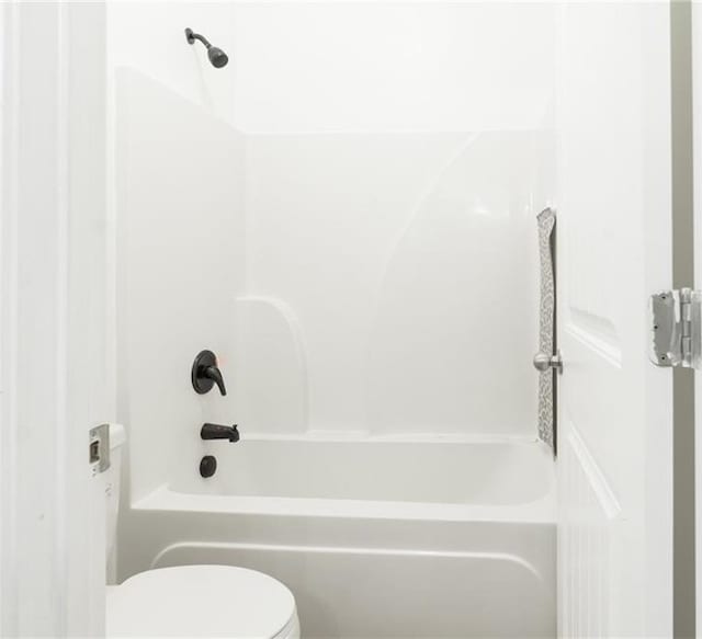 60 Copeland Trce, Dallas, GA 30157 - full bathroom featuring toilet and shower / washtub combination