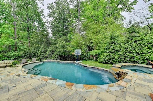 5475 Trowbridge Dr, Dunwoody, GA 30338 - outdoor pool featuring an in ground hot tub and a patio area