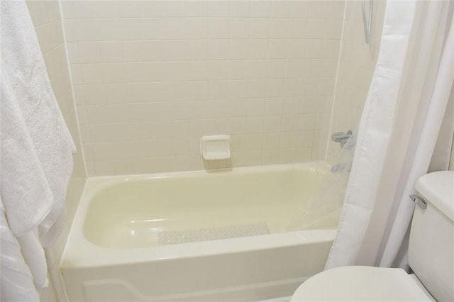 1676 Northridge Dr, Morrow, GA 30260 - full bathroom featuring toilet and shower / tub combo with curtain