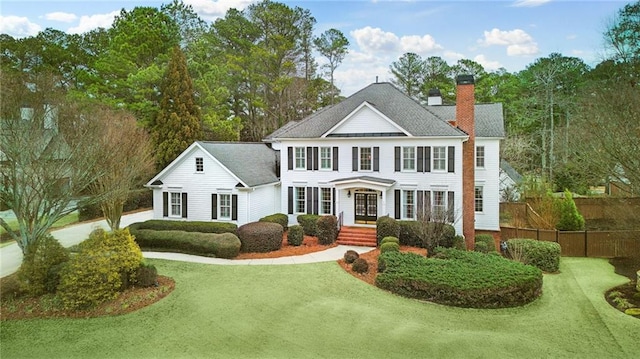 view of front of home featuring a front yard