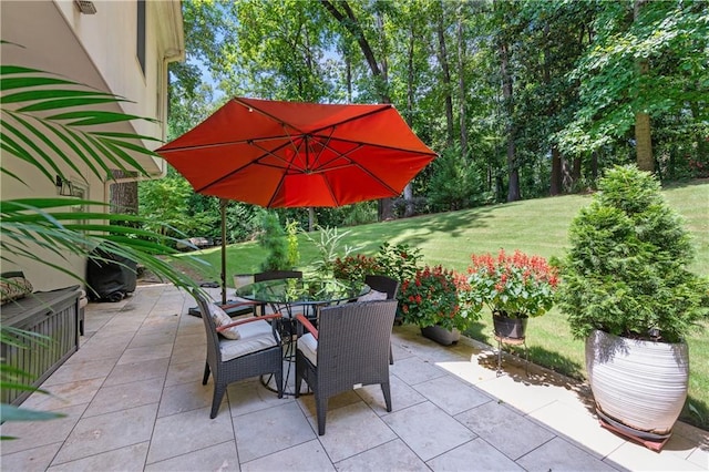 view of patio with outdoor dining space