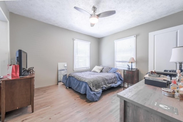 1279 Skyhaven Rd SE, Atlanta, GA 30316 - bedroom featuring light wood-style floors, a textured ceiling, and ceiling fan