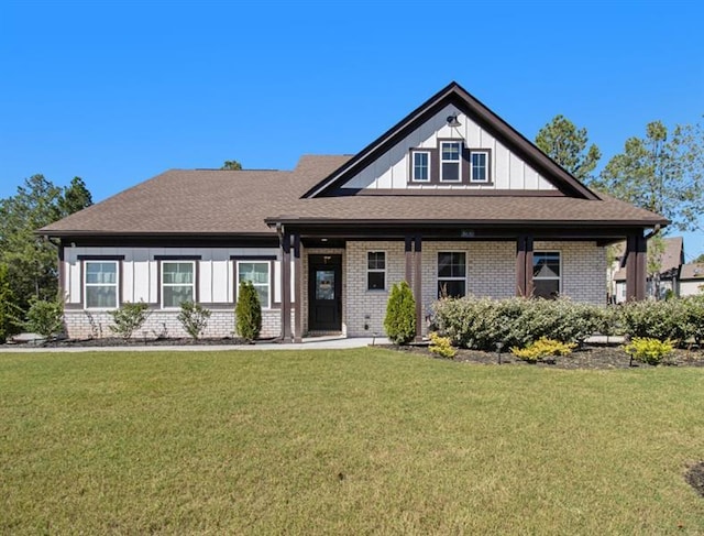 craftsman house featuring a front yard