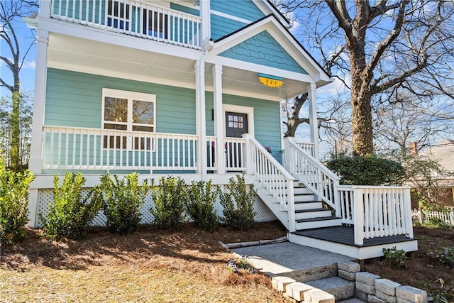 entrance to property featuring covered porch