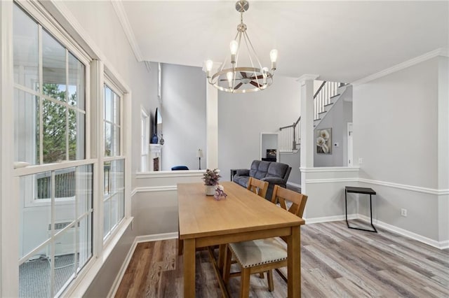 dining area featuring ornamental molding, wood finished floors, and baseboards