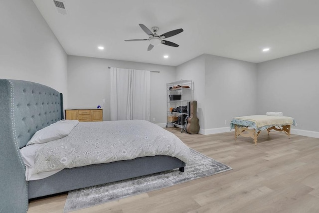 bedroom featuring visible vents, recessed lighting, light wood finished floors, baseboards, and ceiling fan