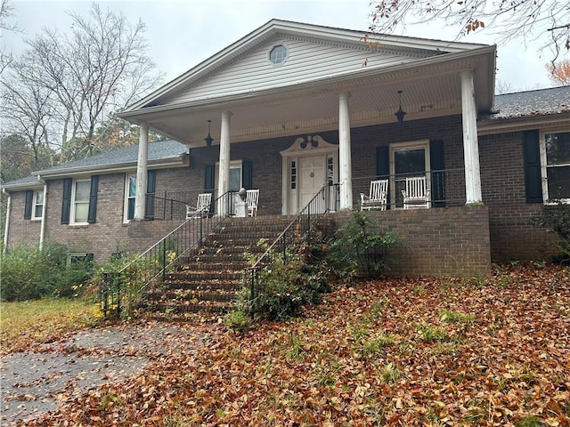 view of front facade with covered porch