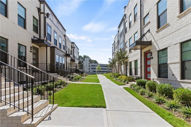 view of property's community featuring a lawn