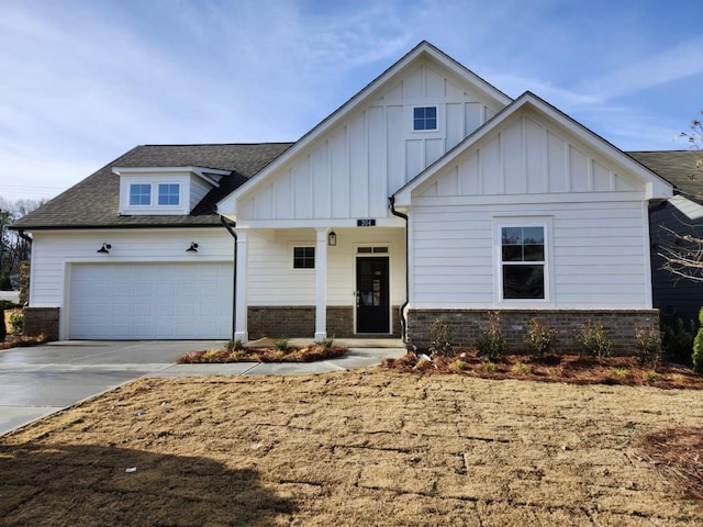 view of front of house with a porch and a garage