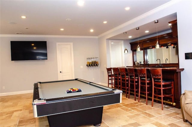 playroom featuring stone finish flooring, wet bar, baseboards, and crown molding