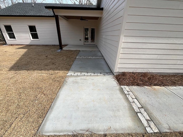 property entrance featuring ceiling fan and a patio area