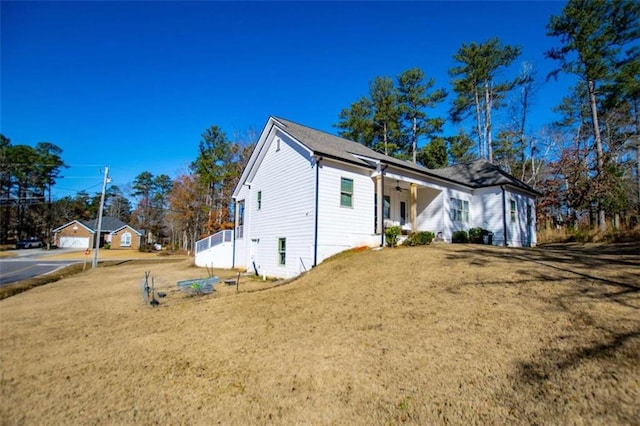 view of side of property featuring a lawn