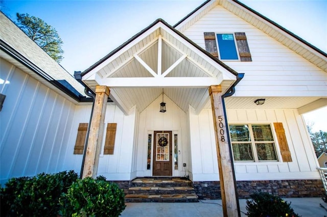 doorway to property with covered porch