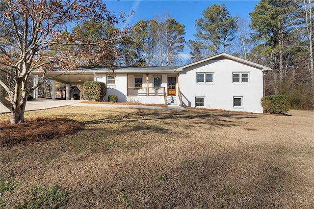 view of front of house featuring a front lawn, a porch, and a carport