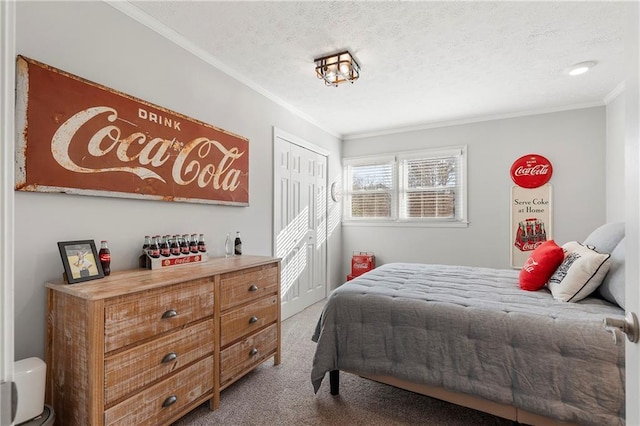 carpeted bedroom featuring crown molding and a textured ceiling