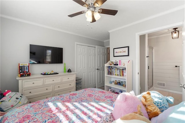 bedroom with ceiling fan, a closet, and ornamental molding