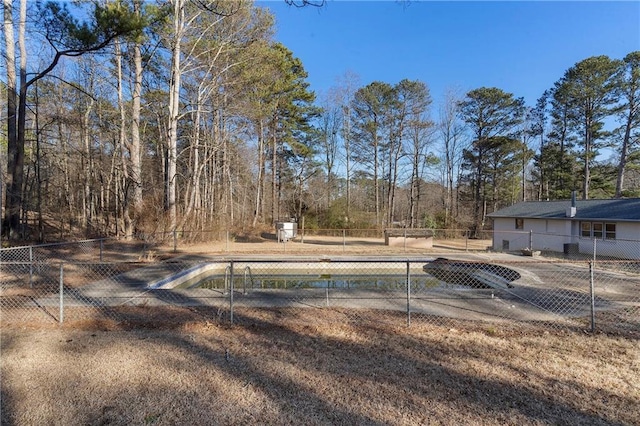 view of swimming pool