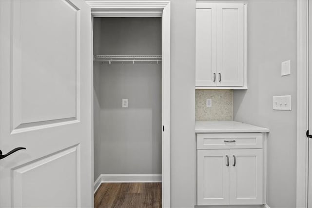 washroom featuring dark wood-style floors and baseboards