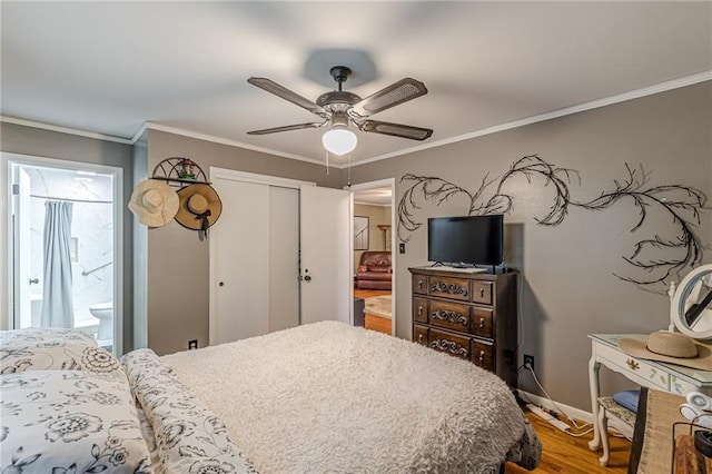 7234 Post Rd, Winston, GA 30187 - bedroom with wood finished floors, ensuite bath, ornamental molding, a closet, and a ceiling fan