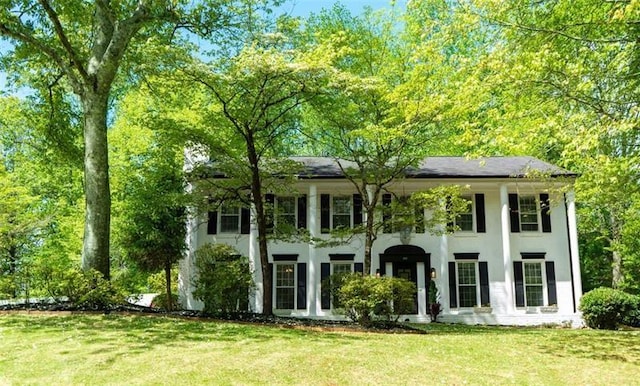 909 NE Otter Way NE, Marietta, GA 30068 - neoclassical / greek revival house with a front yard and stucco siding