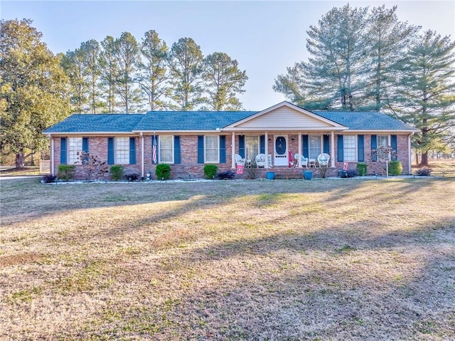 single story home featuring a porch and a front lawn