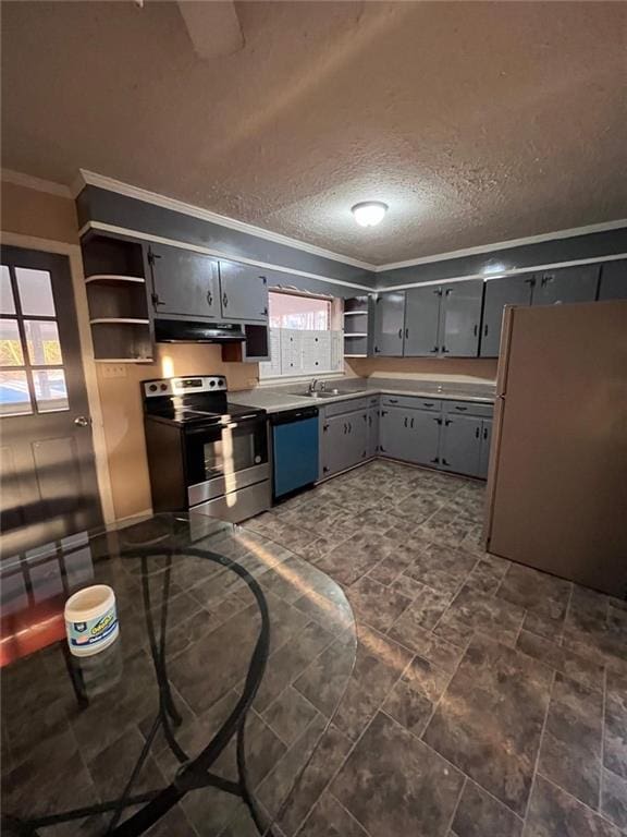 kitchen with appliances with stainless steel finishes, sink, gray cabinetry, crown molding, and a textured ceiling