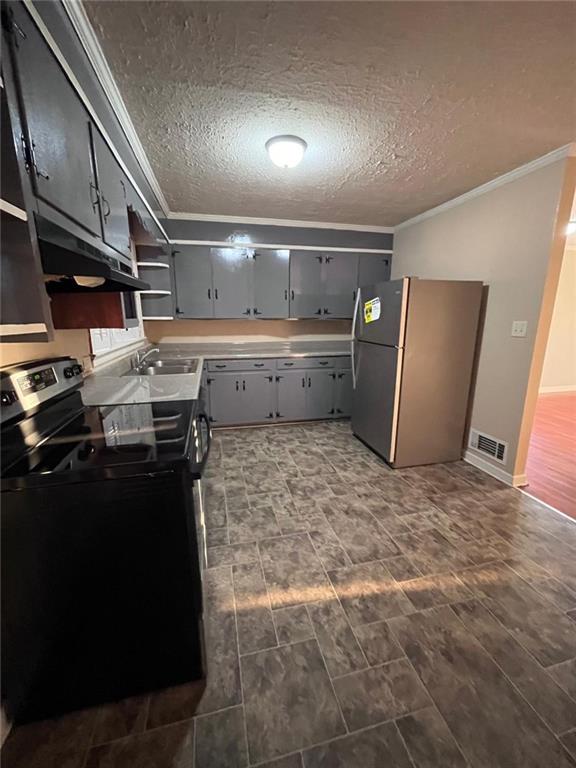 kitchen with sink, range with electric stovetop, ornamental molding, stainless steel fridge, and gray cabinets