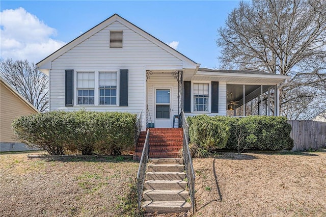 view of front facade with a front yard and fence