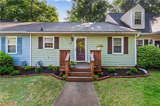 view of front of house featuring a front yard