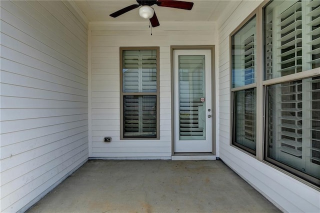 exterior space featuring a ceiling fan