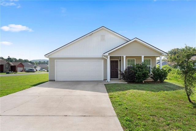 64 Middleton Ct, Chatsworth, GA 30705 - ranch-style house featuring an attached garage, a front yard, driveway, and a porch