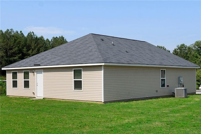 64 Middleton Ct, Chatsworth, GA 30705 - rear view of house with a lawn and roof with shingles