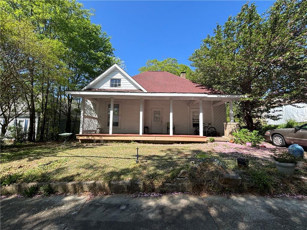 1090 Forest Ave, Stone Mountain, GA 30083 - country-style home with a front lawn and a porch