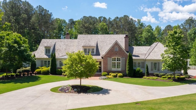 view of front of home with a front lawn