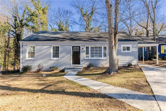 ranch-style home featuring a front yard